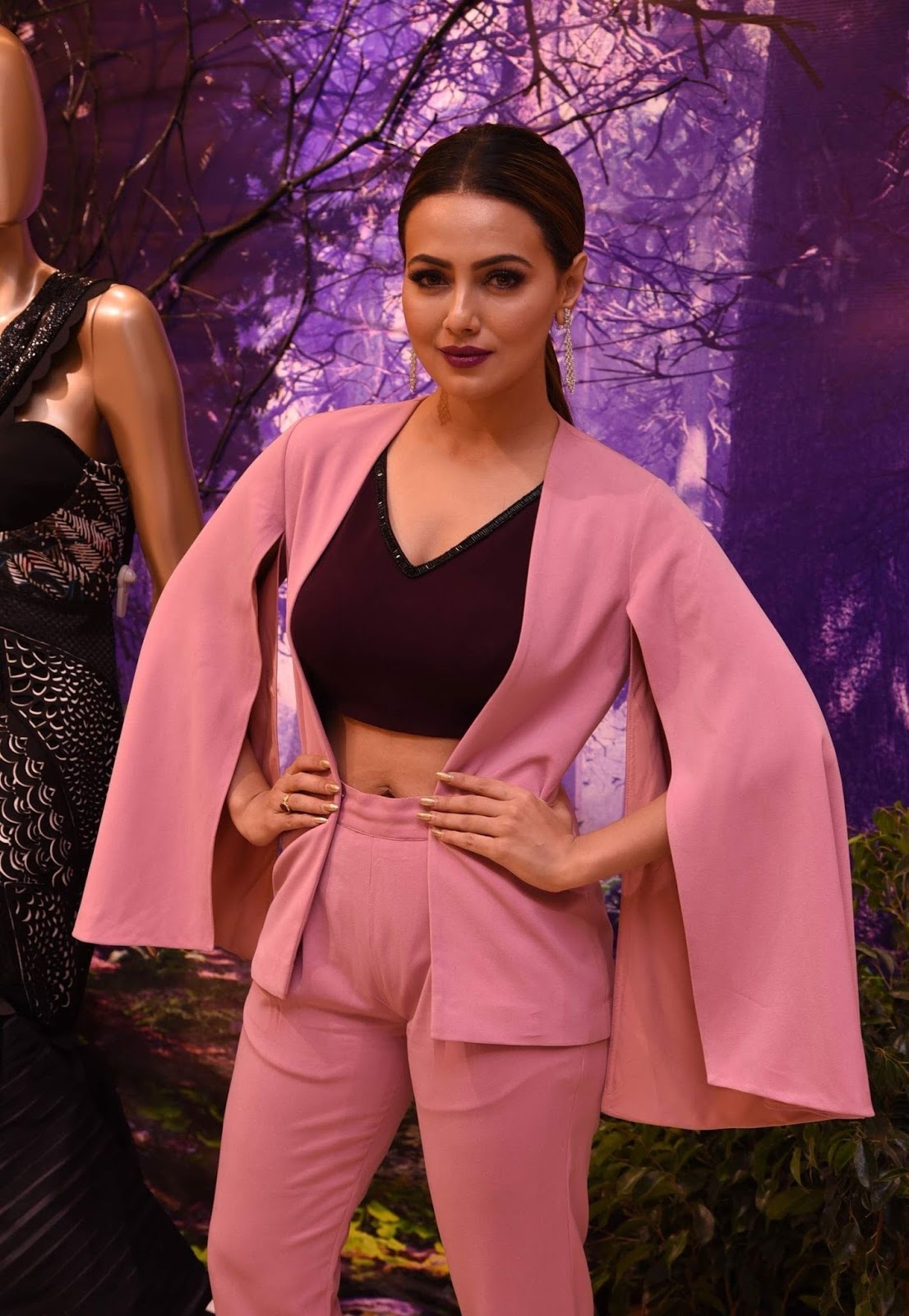 Sana Khan Looks Super Hot At The Preview of Party Wear Collection By Esha Amin