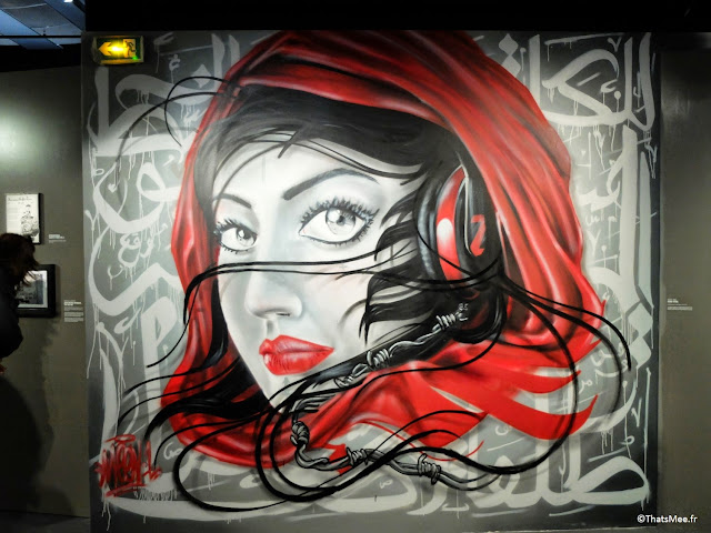 graff peinture femmes arabe avec casque musique artiste Meen One, Expo Hip-Hop Institut du monde Arabe Akhenaton Paris