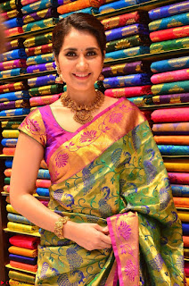 Raashi Khanna in colorful Saree looks stunning at inauguration of South India Shopping Mall at Madinaguda ~  Exclusive Celebrities Galleries 002