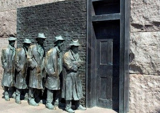 Estatuas de parados junto a una oficina de empleo durante la Gran Depresión - FDR Memorial de Washigton