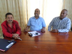 Alcalde Andrés Ruíz asegura camión de bomberos entre 15 días