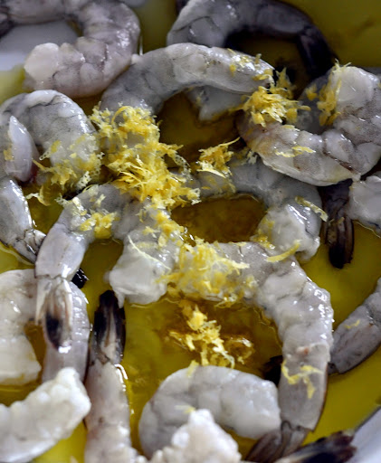 Marinating-Raw-Shrimp-tasteasyougo.com