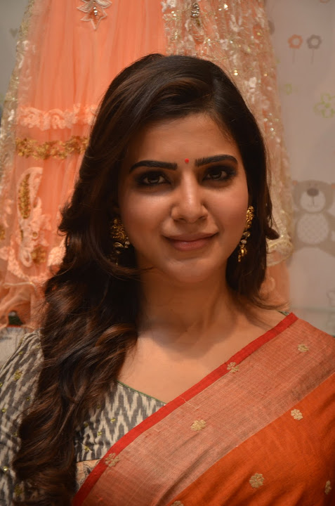 Samantha stills at South India Shopping mall launch