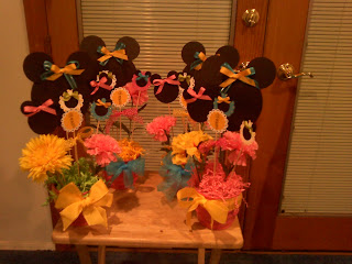 Scrappin Time With Bec: Minnie Mouse Centerpieces :)
