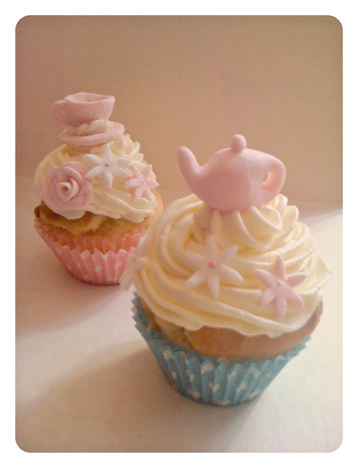 Fondant teapot and tea cup