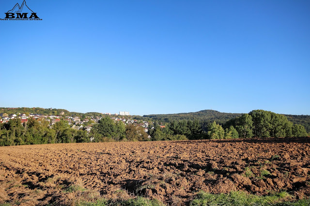 Wanderungen in Hessen Best Mountain Artists - Blick zum Stoppelberg - Taunus und Westerwald - Wetzlar vier Türme