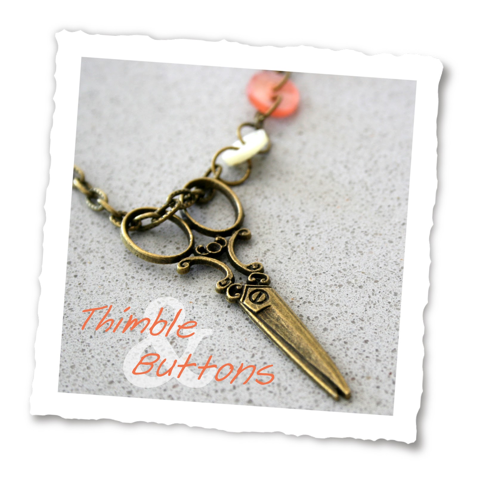 LLUVIA DE IDEAS: Thimble & Buttons