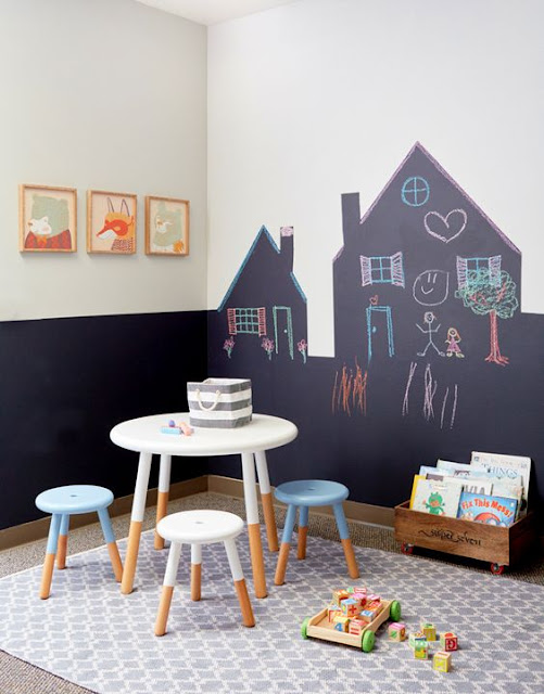 quarto infantil decorado com lousa