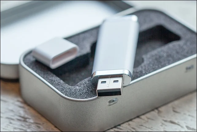 Tin USB LR 15