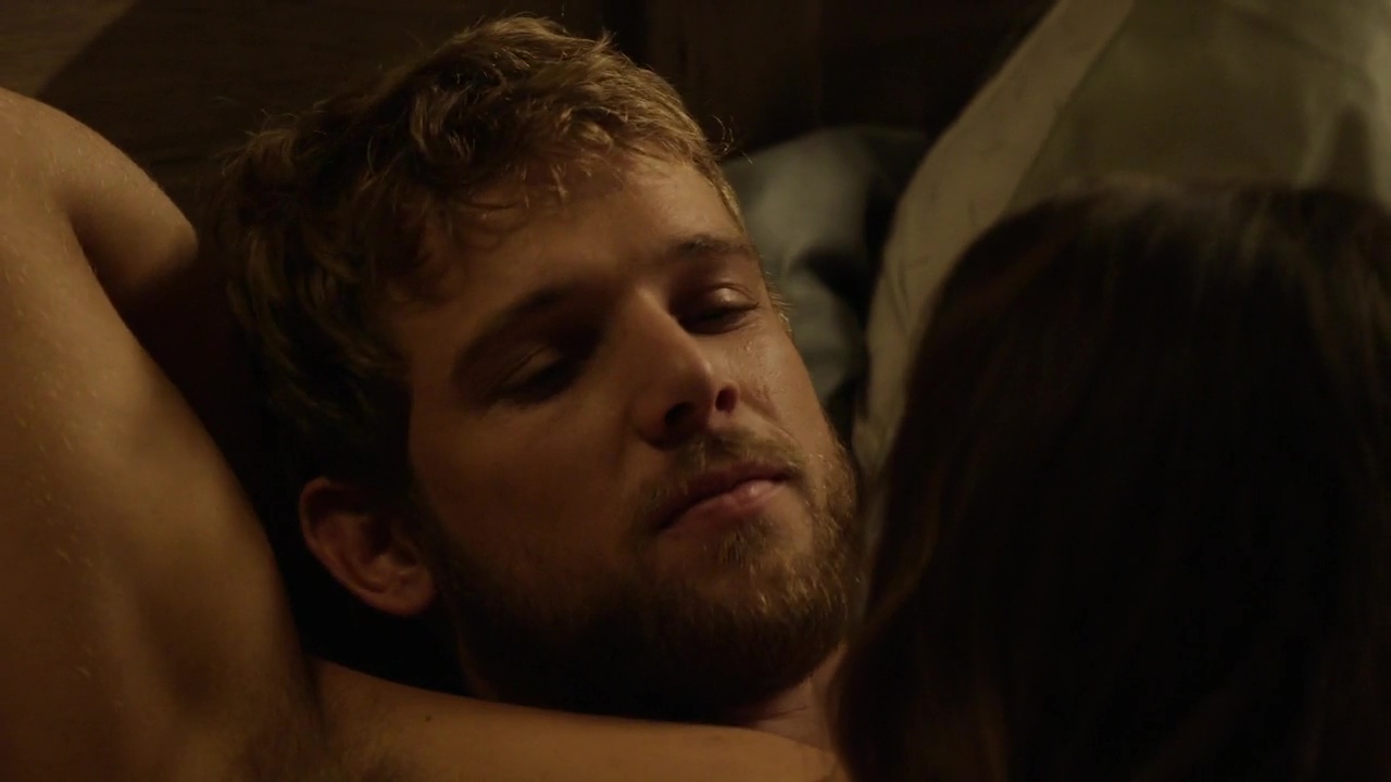 Max Thieriot shirtless in SEAL Team 1-04 "Ghosts of Christmas Future&q...