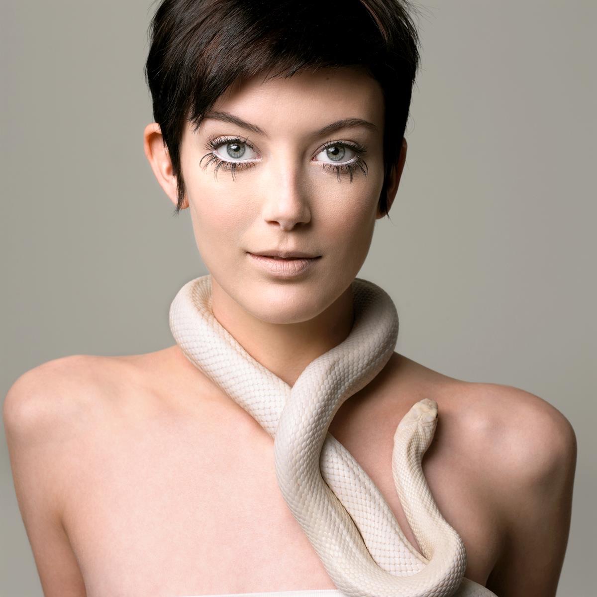 ANTM 1 3rd Episode : Beauty Shots with Snakes Photo - MforModels