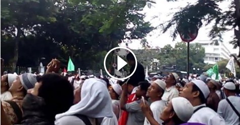 VIDEO: Lafadz Allah Terekam Jelas Di Langit Jakarta Saat Aksi Bela Islam II