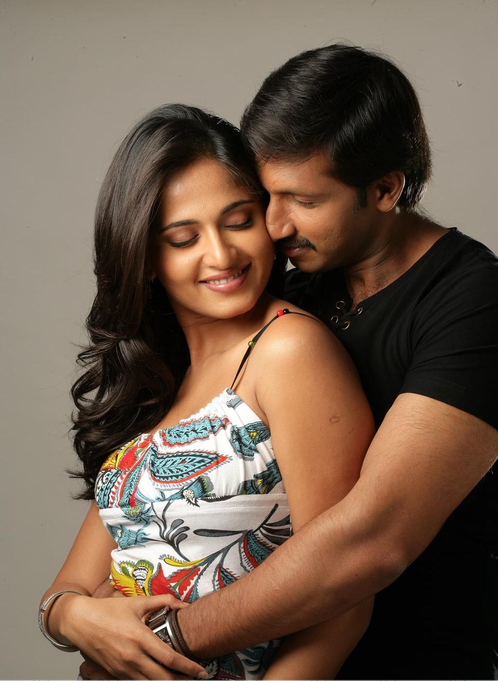 tamil cinema foto: Anushka Spicy Stills with Gopichand in Souryam