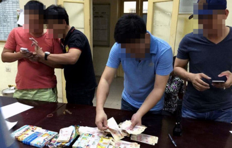 Bắt đôi vợ chồng tiêu thụ gần 500 triệu tiền giả giữa Hà Nội - Ảnh 1 Bat doi vo chong tieu thu gan 500 trieu tien gia giua Ha Noi - Anh 1