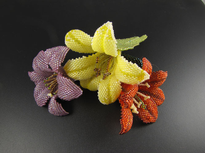 Beautiful Beaded Daylily Brooch Tutorial / The Beading Gem
