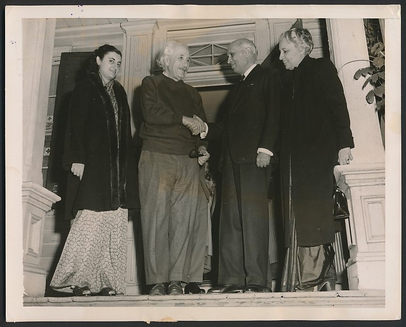 Albert Einstein Meets Jawaharlal Nehru - 1949