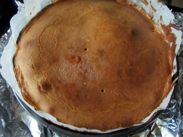 Rhubarb upside down cake by Laka kuharica: Cool (with the foil turned down a bit) on a wire rack for only 15 minutes.