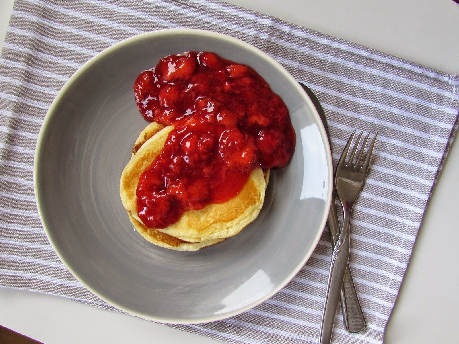 La vie gourmande: Pancakes mit Erdbeer-Vanille-Kompott