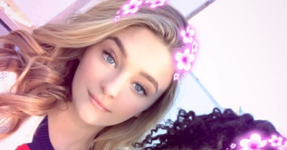 nickalive riele downs and lizzy greene to star in new christmas movie british