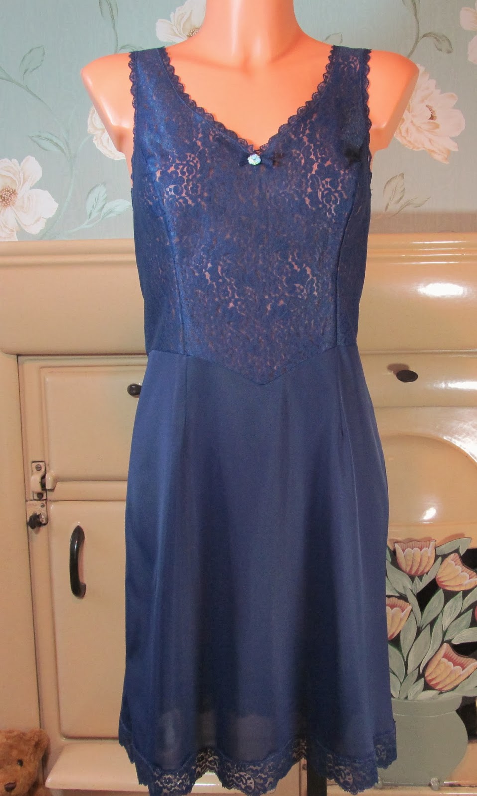 VINTAGE SCHIESSER NAVY BLUE LACE SOFT NYLON FULL SLIP NIGHTIE GOWN M R11109 | suzie's lingerie