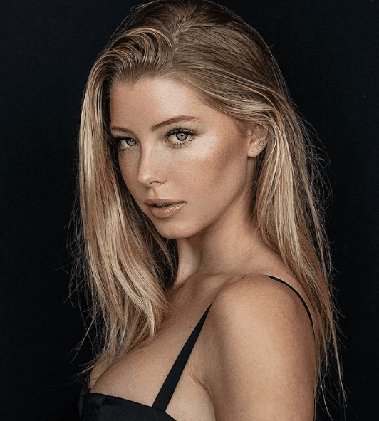 Luxury Makeup  Baskin champ the new girlfriend of justin bieber Makeup Look tutorial 2018