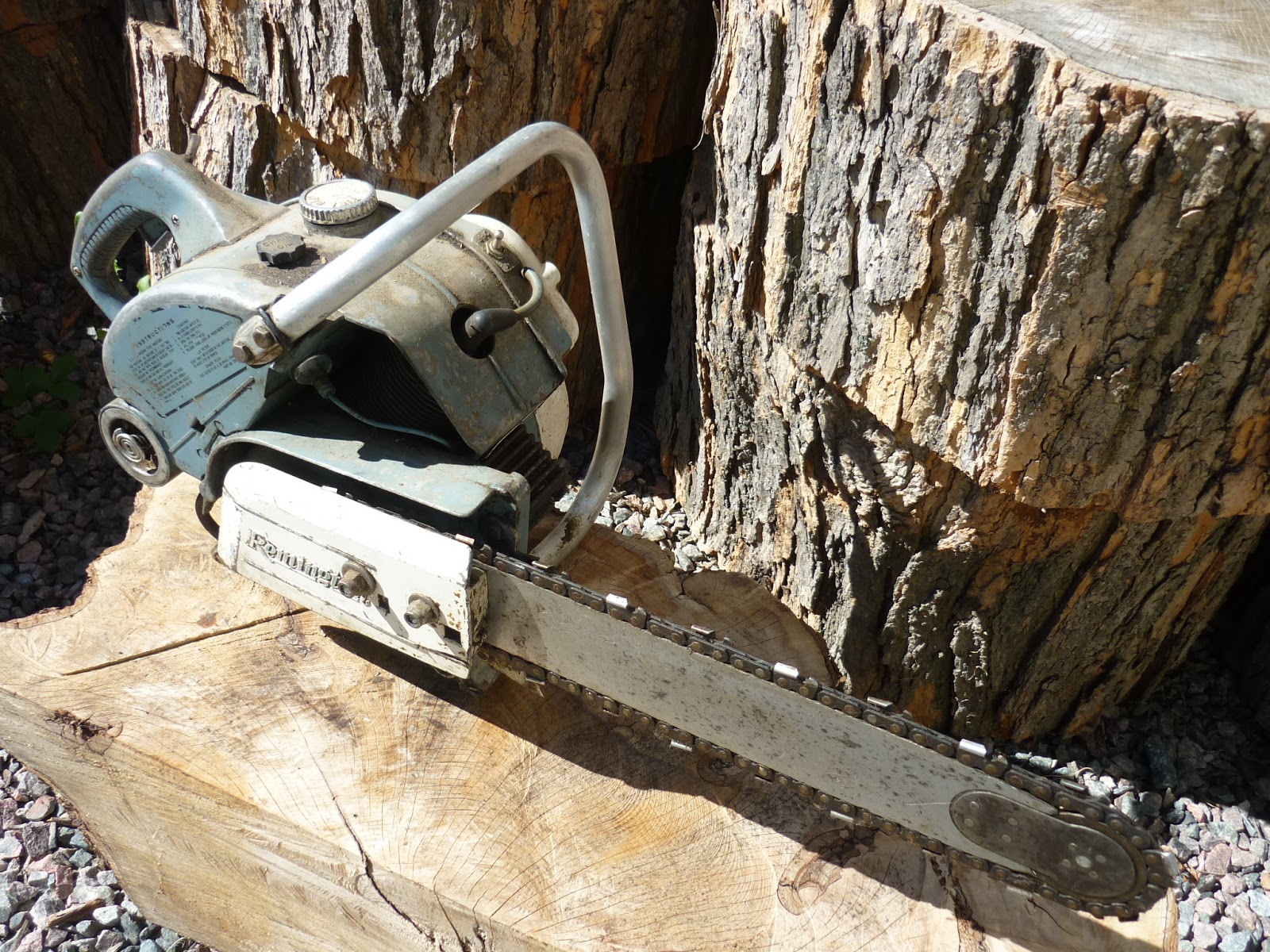 VINTAGE CHAINSAW COLLECTION: REMINGTON SILVER LOGMASTER.