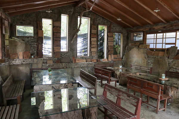 阿將的家23咖啡館由老闆親手搭建的鄒族部落石頭屋，阿里山秘境