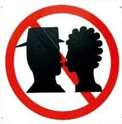 divieto di bacio