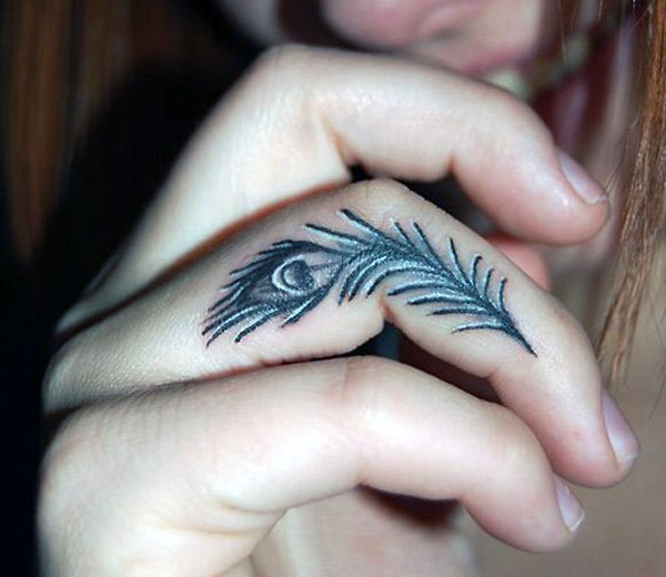 The finger looks so lovely with this beautiful peacock feather tattoo design give your finger a nice look