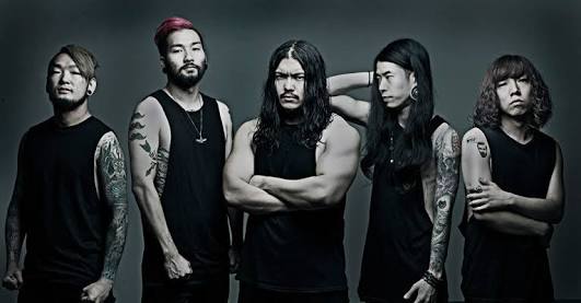 路地裏で出会ったらちびるメタルバンドHER NAME IN BLOOD!