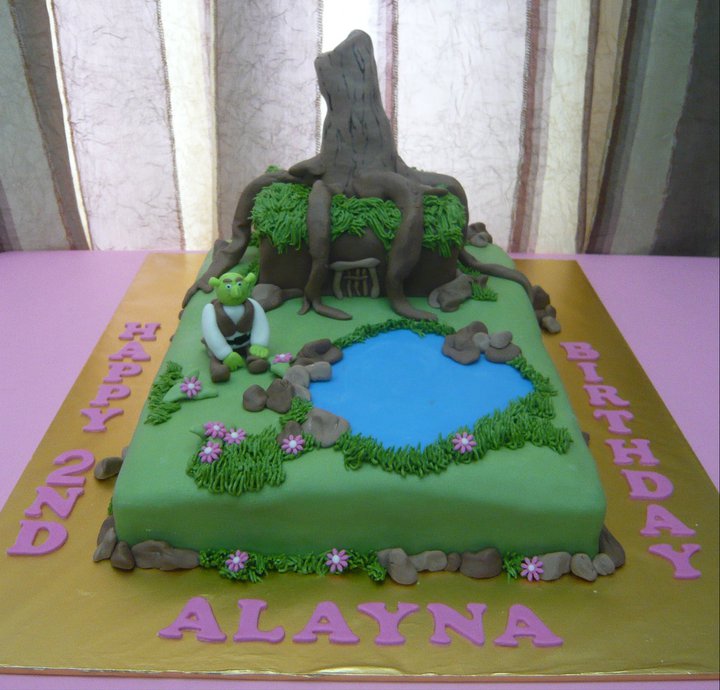 Jenn Cupcakes & Muffins Shrek Swamp House cake