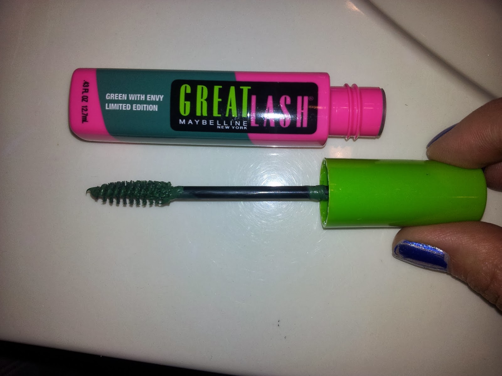Mom's Thumb Reviews Great Lash Emerald Green Mascara