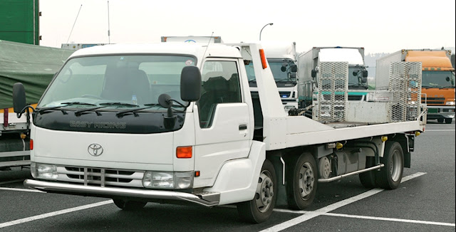 Truk Colt Diesel Modifikasi-putih depan