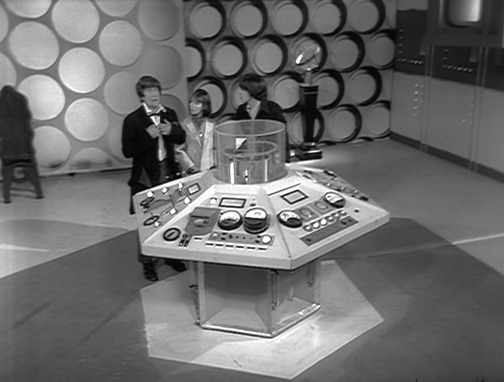 Doctor Who 2nd Doctor and Tardis From The War Games 
