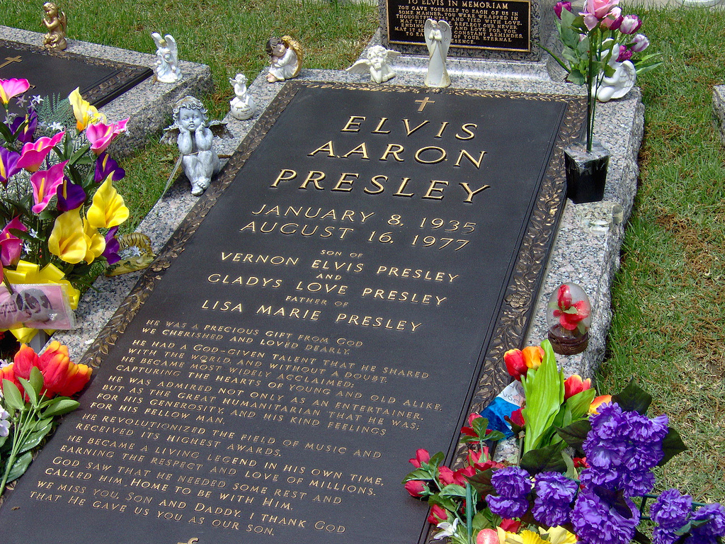 Grave Of Elvis Presley In Graceland Editorial Stock Photo 