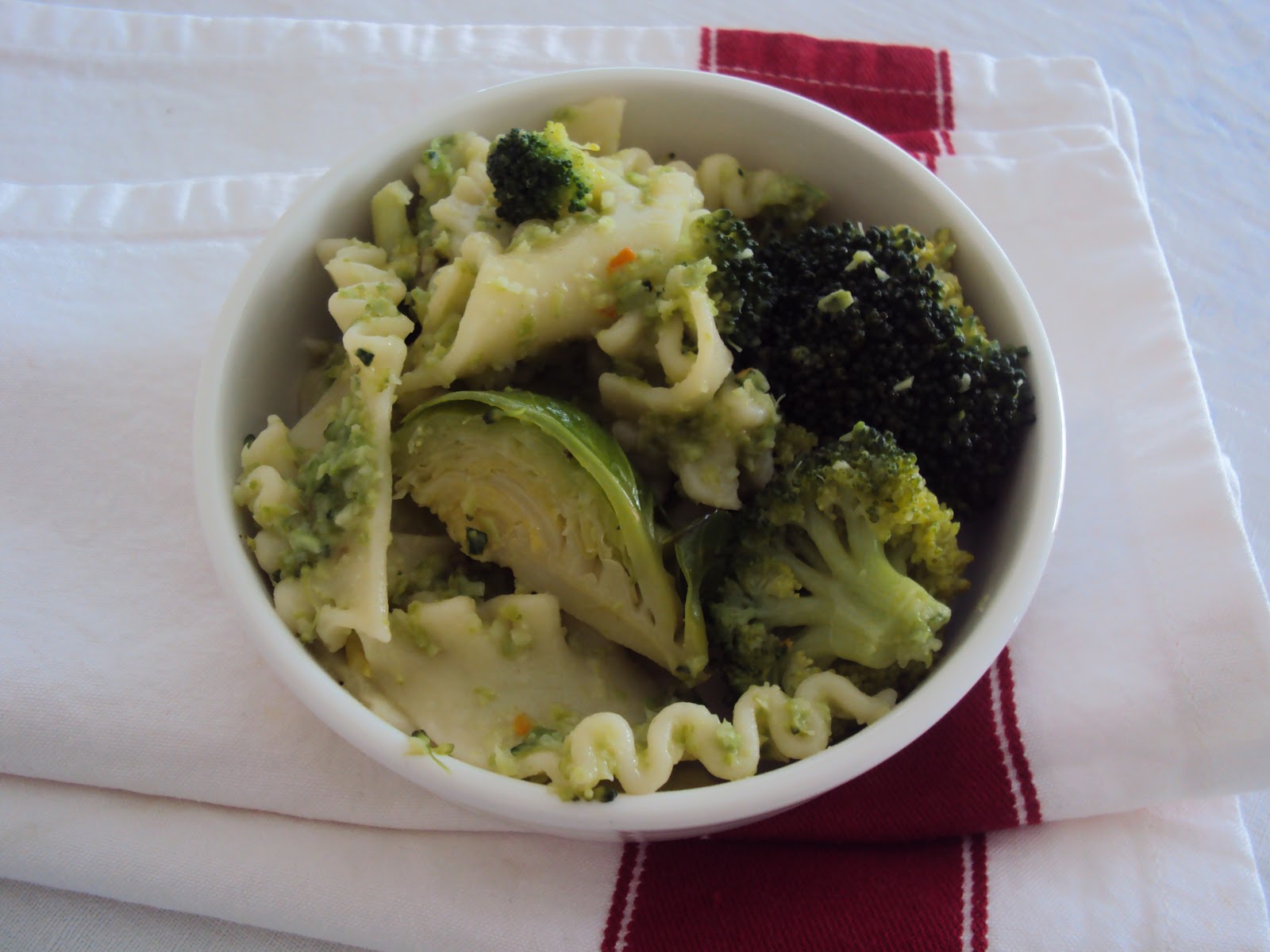 Dig In Jamie Oliver's broccoli pasta. Sort of