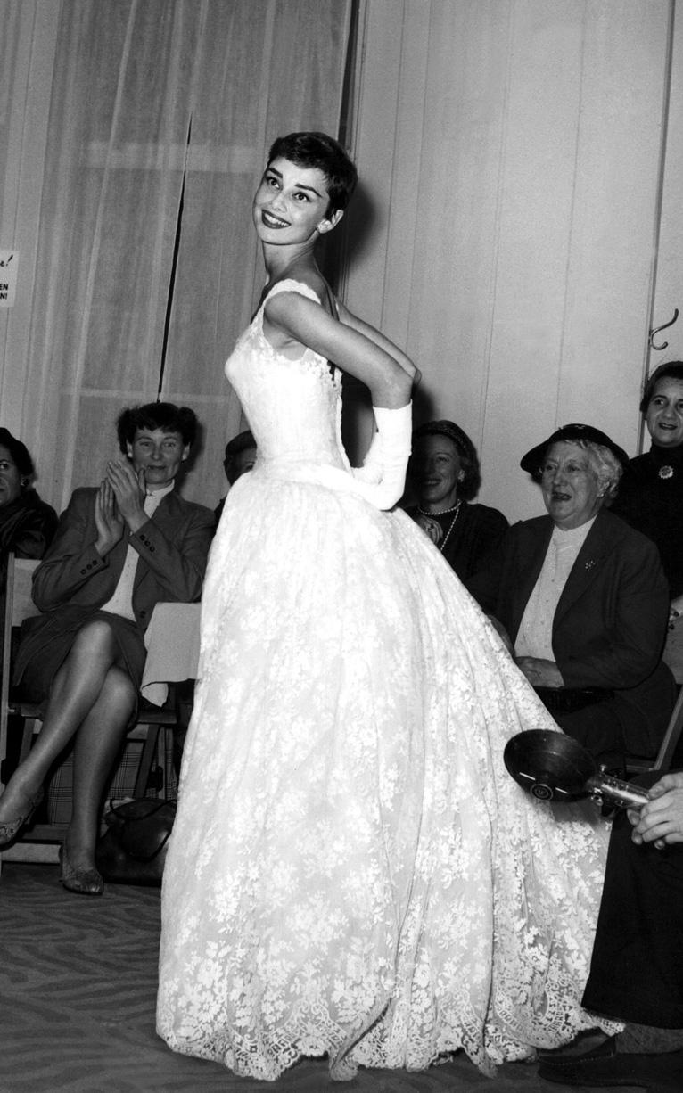 32 Iconic Style Moments of Audrey Hepburn in the 1950s and