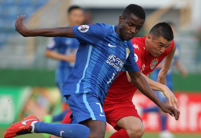 Former Chelsea midfielder Ramires making his debut for Jiangsu Suning against Binh Duong
