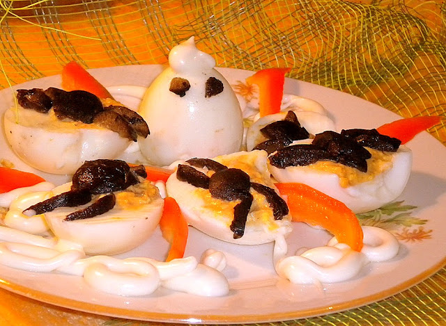 Halloween deviled eggs (oua umplute de Halloween)