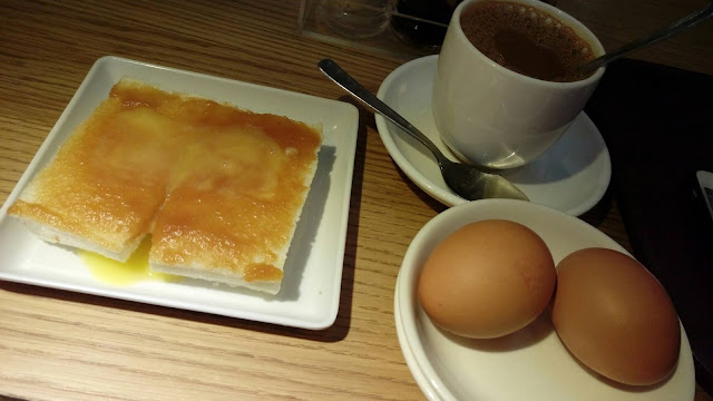【新加坡美食】當地必吃早餐，亞坤Ya Kun Kaya Toast & 吐司工坊Toast Box