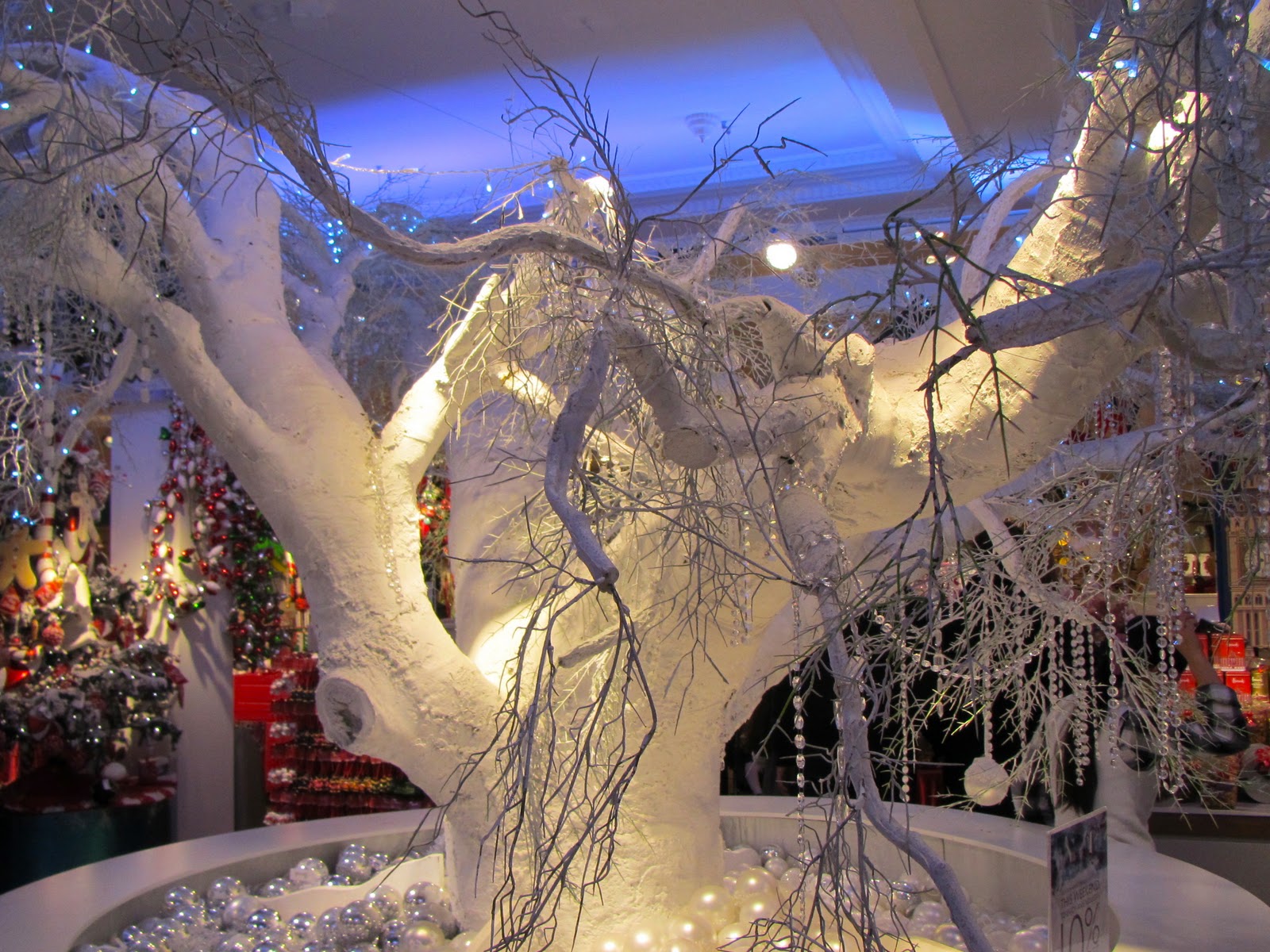 A Tale of Two Cities: Harrod's is Ready for Christmas