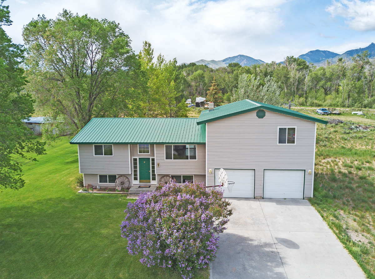 Northwest National Real Estate NEW LISTING! Family Home With Acreage 6