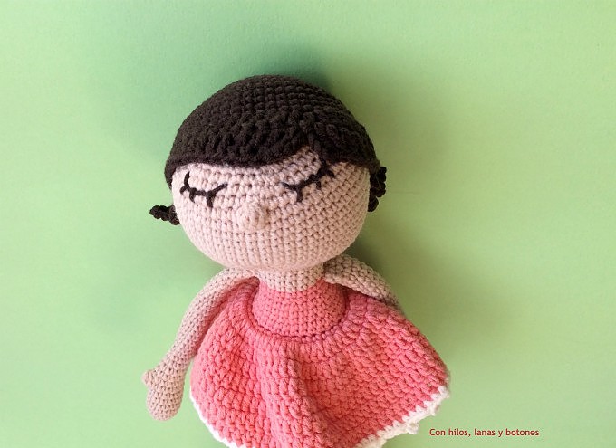Con hilos, lanas y botones: Rosalía amigurumi (patrón de Pitusas y Petetes)