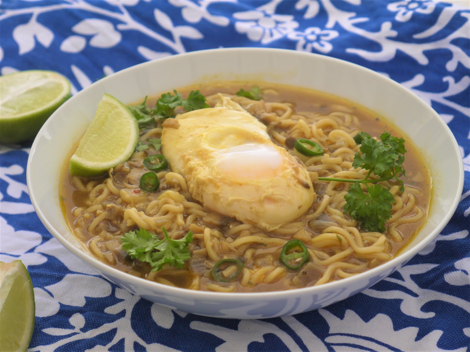 This Muslim Girl Bakes One Pot Mushroom Curry Noodle Soup