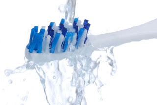 Comment bien nettoyer une brosse à dent