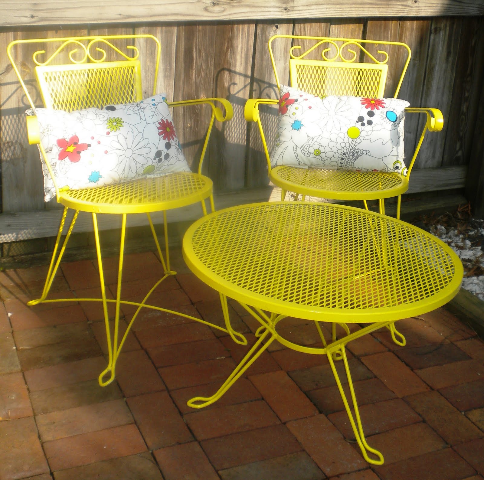 yellow+patio+set+1