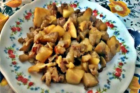 Guarnición de berenjena con manzana