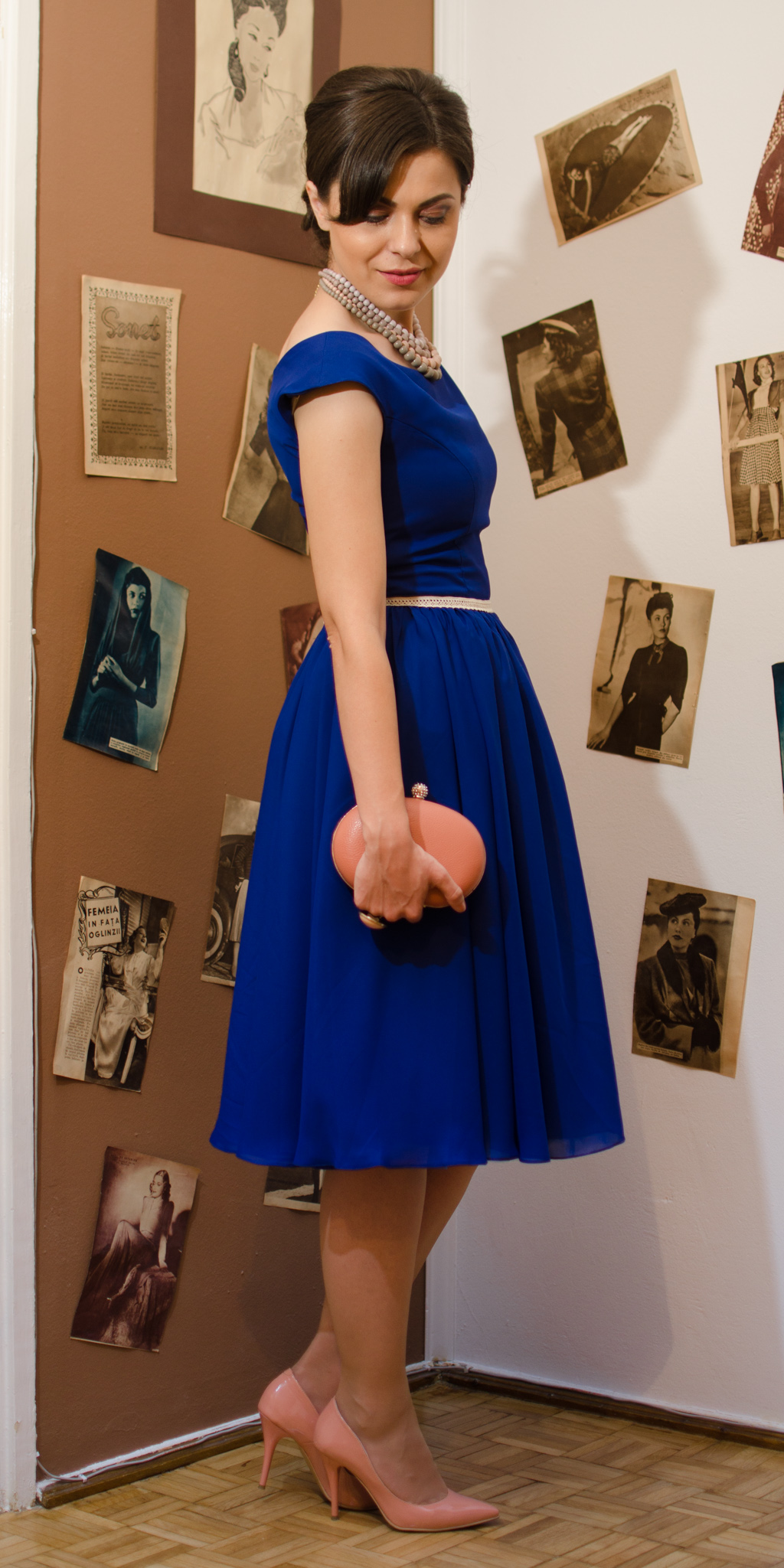50s diva style cobalt blue dress sheer flowy chiffon dusty pink heels clutch statement necklace vintage retro