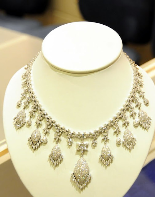 Gold and Diamond jewellery designs: Kirtilals Diamond Collection