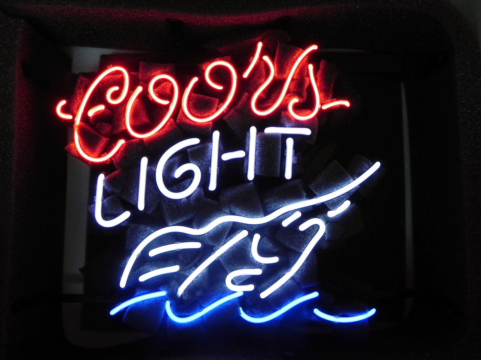 Wiki Neon Sign Blog: COORS LIGHT BEER BAR CLUB NEON LIGHT